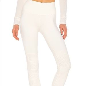 Alo yoga size XS goddess leggings in a cream color